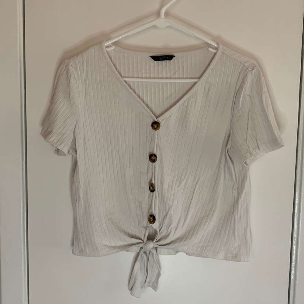 Shein white short-sleeved shirt